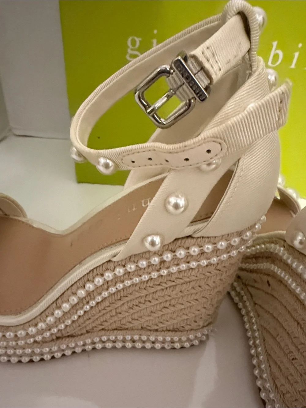 Gianni Bini 6.5 Sierah Eggshell Pearl-Embellished Wedge Sandals